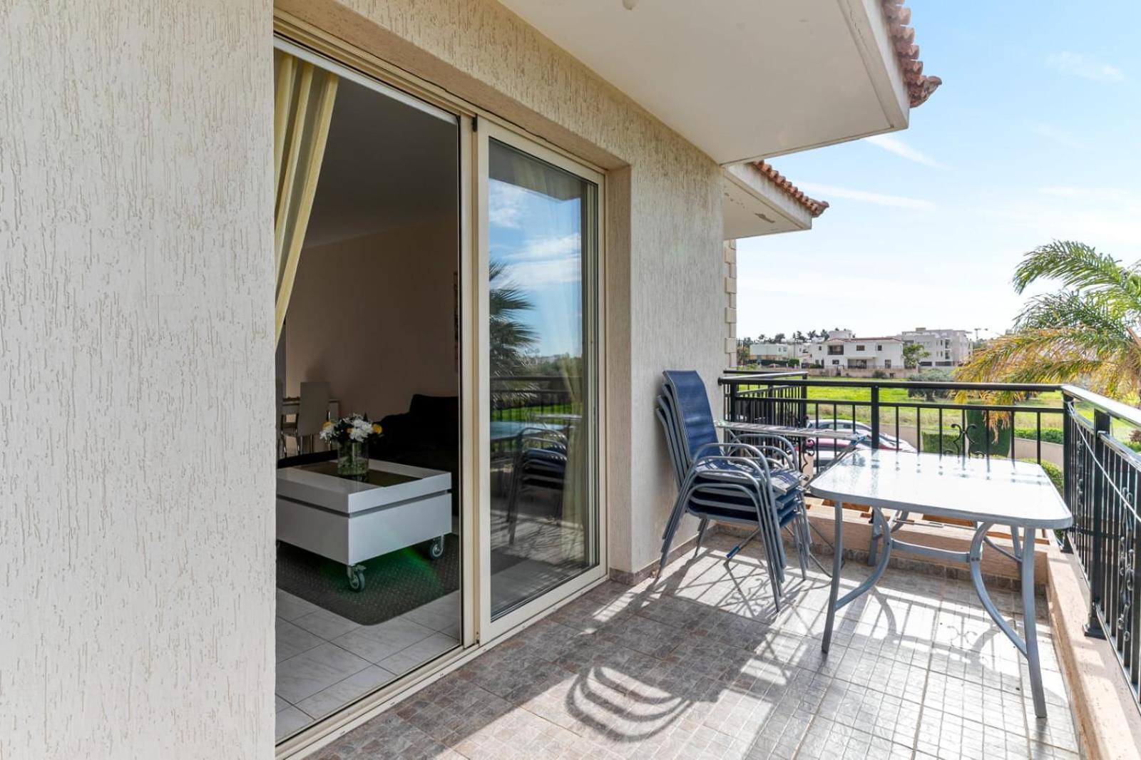 Sunny View - A Stunning Apartment With Private Rooftop Paphos Exterior photo