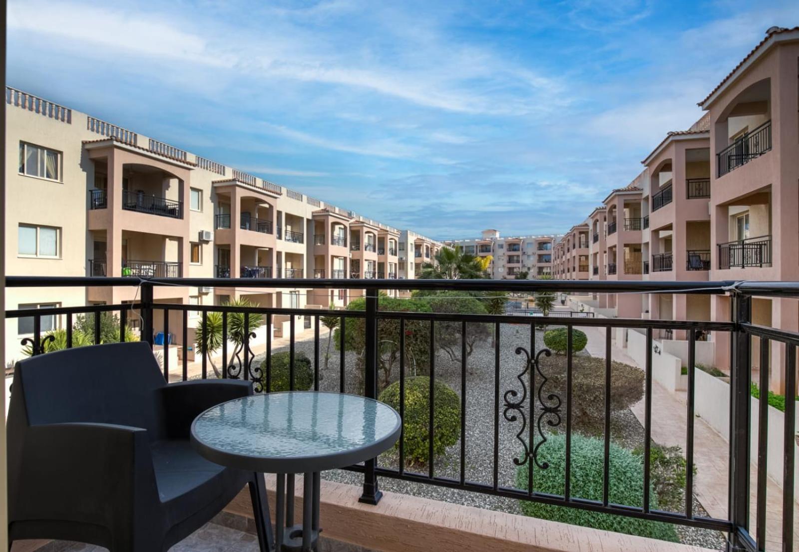 Sunny View - A Stunning Apartment With Private Rooftop Paphos Exterior photo